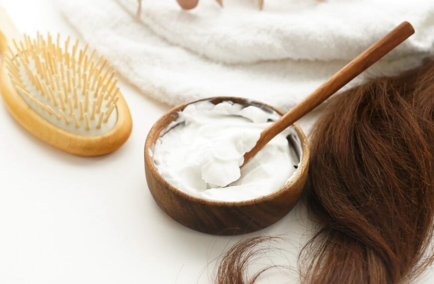 Scoprite l’ingrediente miracoloso per lisciare rapidamente i capelli senza piastra!