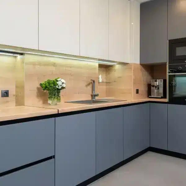 Dove non mettere il microonde in cucina, secondo i designer